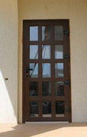 Входная металлопластиковая дверь ламинированная из цветного профиля Рехау Rehau стандартного цвета