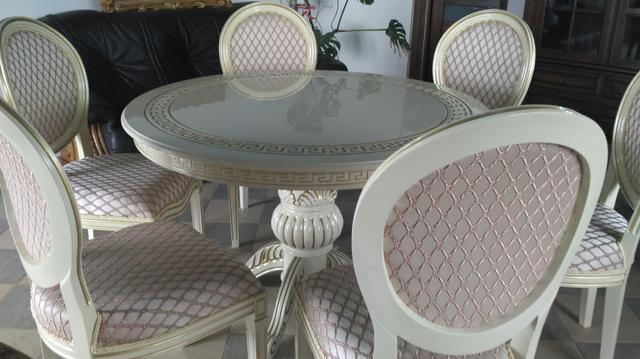 Стол обеденный Париж (Белый патина-золото) со стульями в интерьере