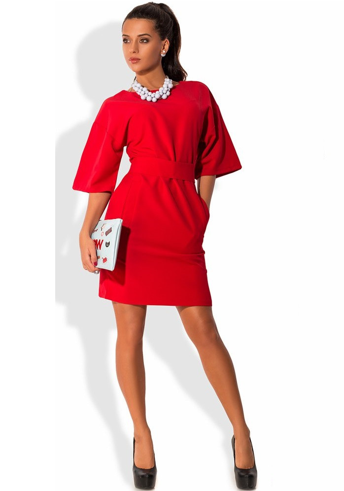 Деловое красное платье с карманами