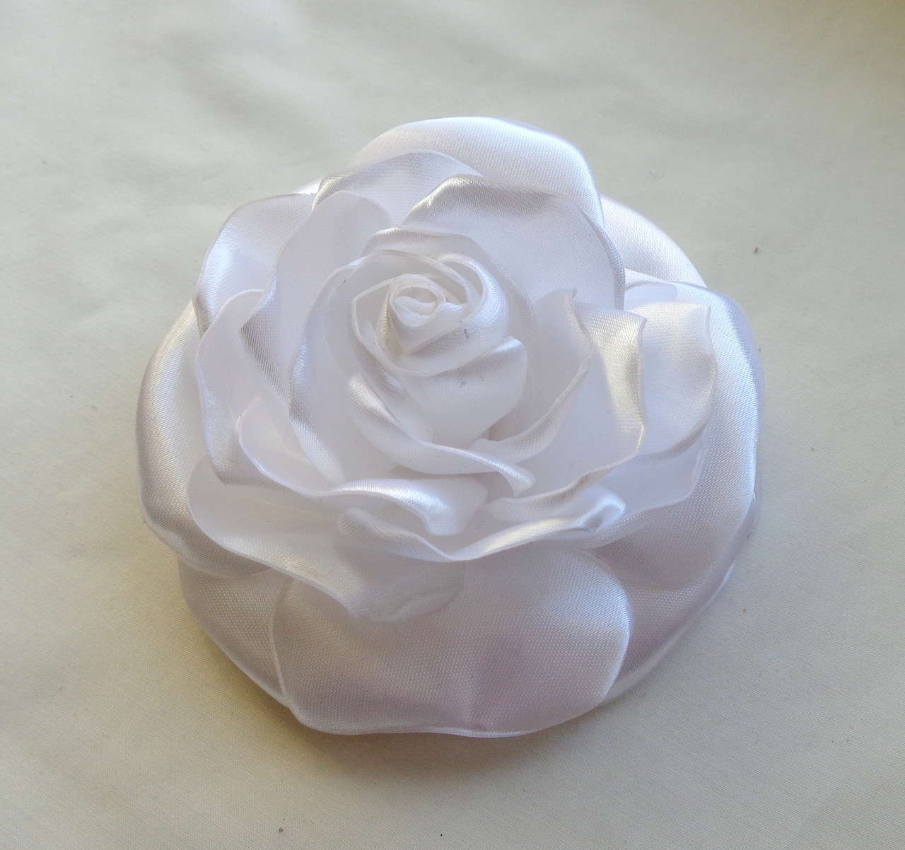 Брошь цветок ручной работы из ткани "Роза белая"-купить-в интернет-магазине AnnaRose