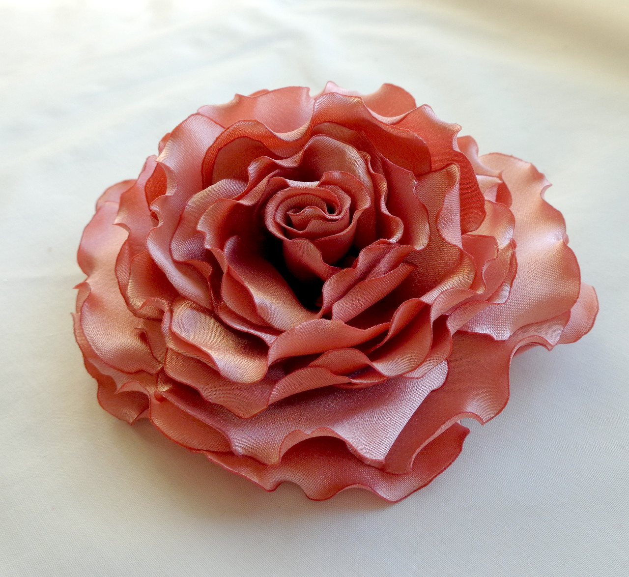 Брошь из ткани ручной работы цветок "Гвоздика Персик"-купить-в интернет-магазине AnnaRose