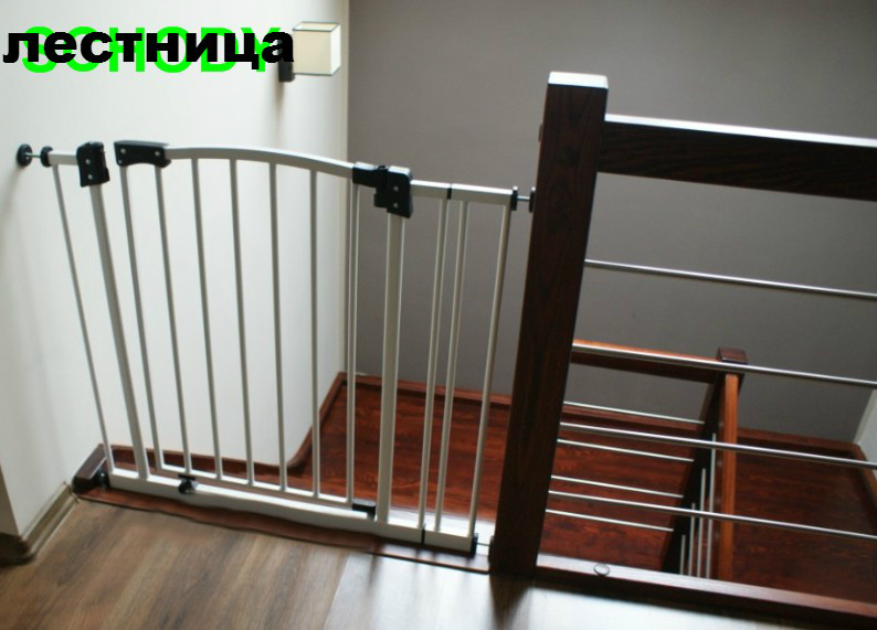 Установка детских ворот безопасности 72-196 см в проем или на лестницу