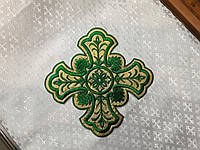 Хрест для церковного одягу великий 24 на 24 см на золотій парчі зеленими нитками люрексовими