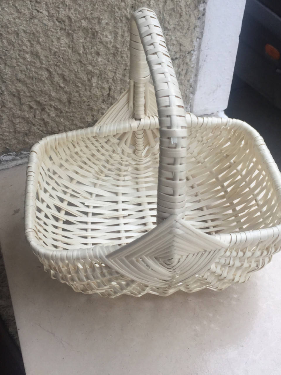 

Дитяча квадратна корзина.Вибілена лоза.22*16