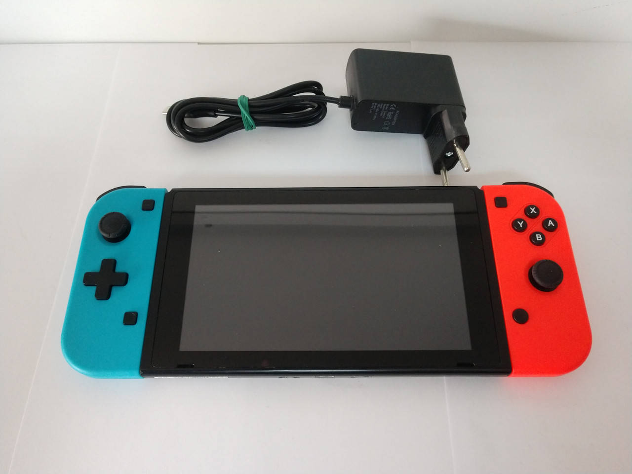 

Приставка Nintendo Switch, первой ревизии (прошиваемая)