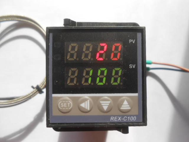 

REX-C100, К-тип только. PID (ПИД) контроллер температуры REX-C100FK02-V*DA. 0°C --- +999°C Выход - SSR.