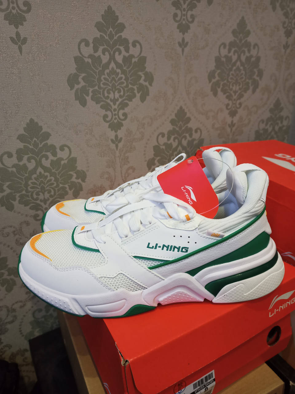 

Мужские кроссовки LI-NING, длина стельки 26см,размер 40