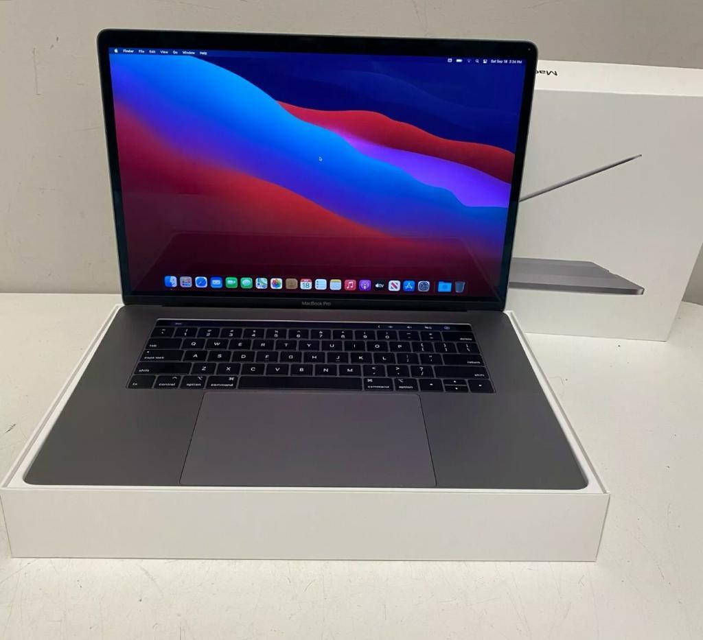 

Apple Macbook Pro 15" 2018 ( i7 16gb 256Gb SSD Touch bar)