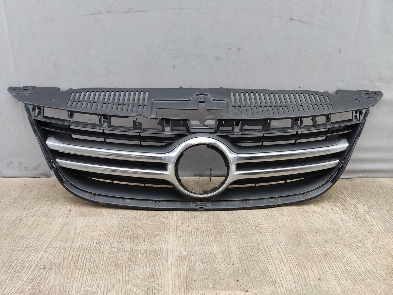 

Хром Решетка радиатора переднего бампера VW Tiguan 1 (2007–2011) 5N0853653A Деф.