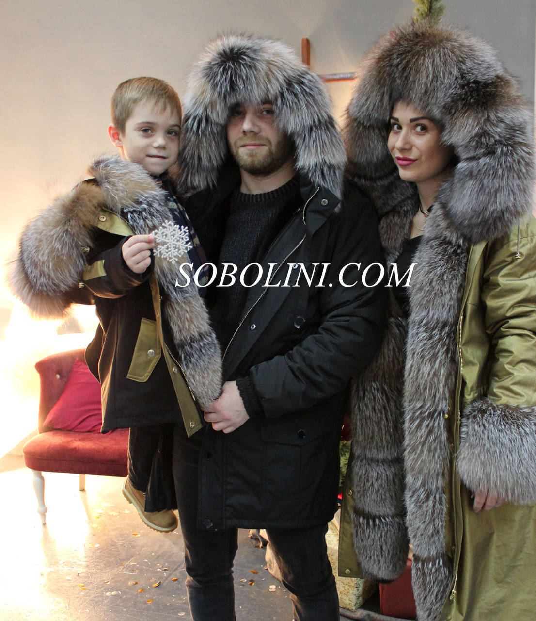 

Роскошные парки family look с мехом золотой чернобурки