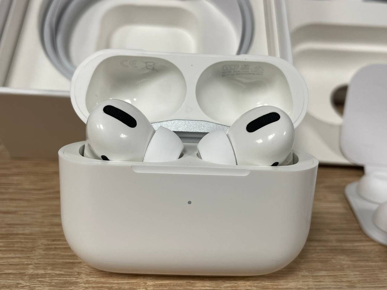 

Apple AirPods Pro Wireless Charging