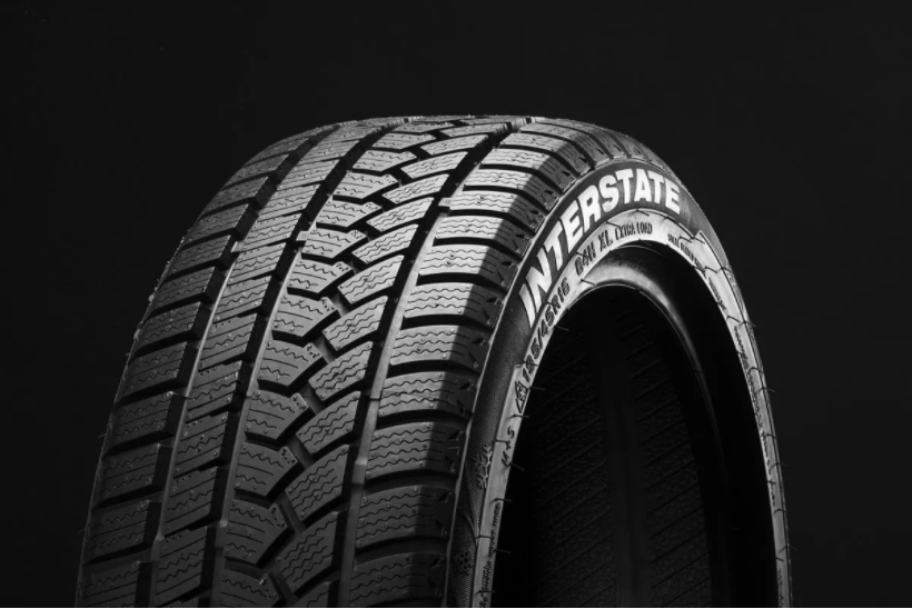 

Б/у Зимняя легковая шина Interstate Duration 30 245/45 R18 100H XL (Боковой дефект).